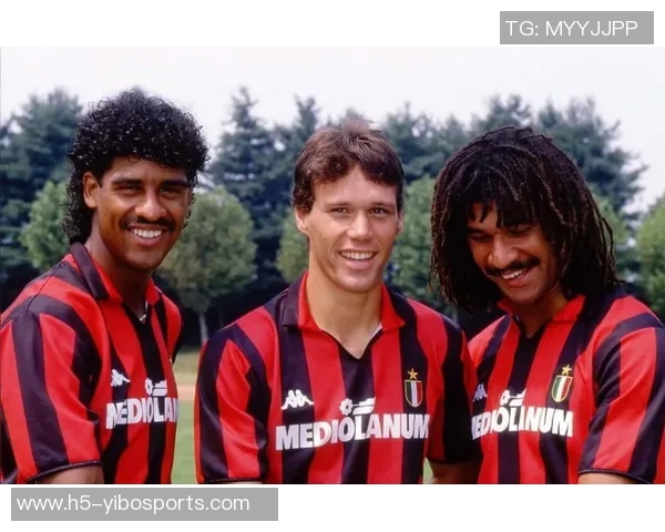 足球上帝的传奇之路:从绿茵场到无数球迷心中的永恒偶像 足球上帝的传奇之路:从绿茵场到无数球迷心中的永恒偶像